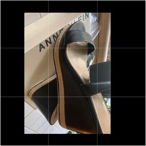 Platform sandals Like New Very comfortable Great to show off your  pedi. Size 10